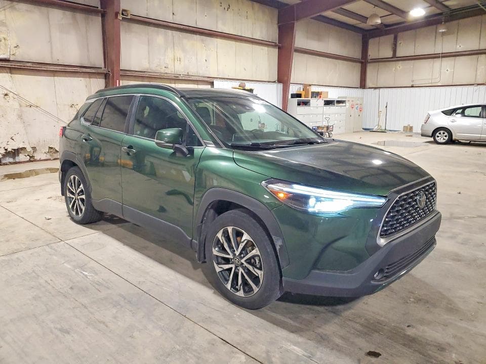 2022 TOYOTA COROLLA CROSS XLE 4