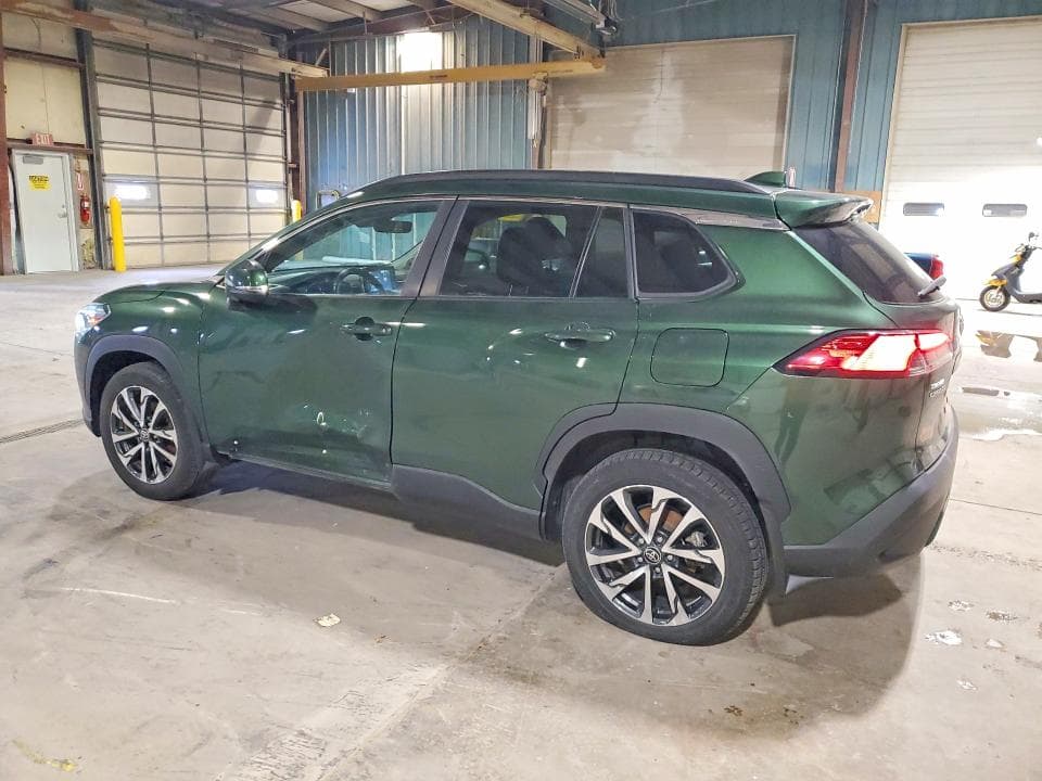 2022 TOYOTA COROLLA CROSS XLE 2