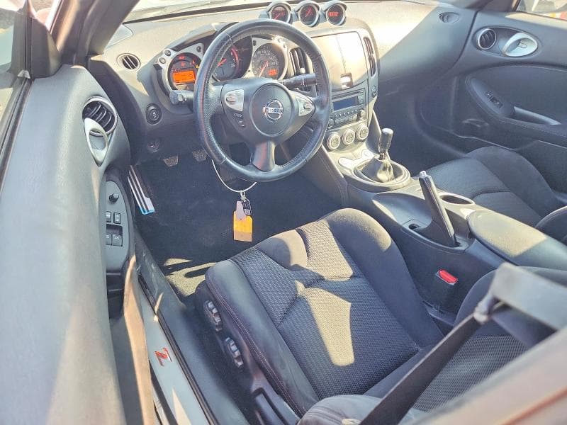 2017 NISSAN 370Z BASE 8