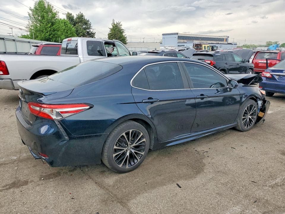 2018 TOYOTA CAMRY SE 3