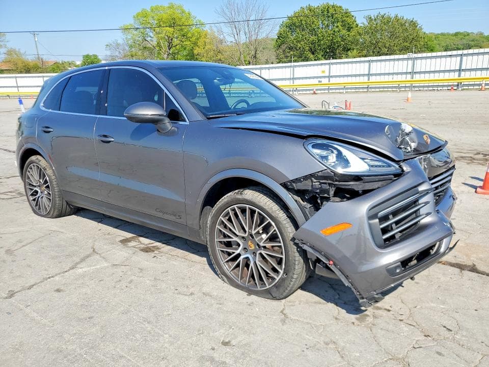 2019 PORSCHE CAYENNE S 4