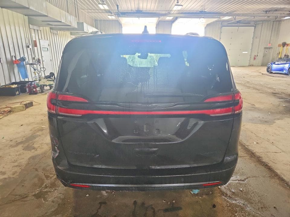 2025 CHRYSLER PACIFICA LIMITED 6