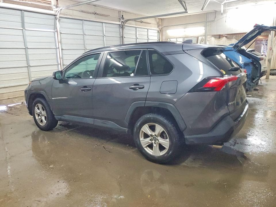 2021 TOYOTA RAV4 XLE 2