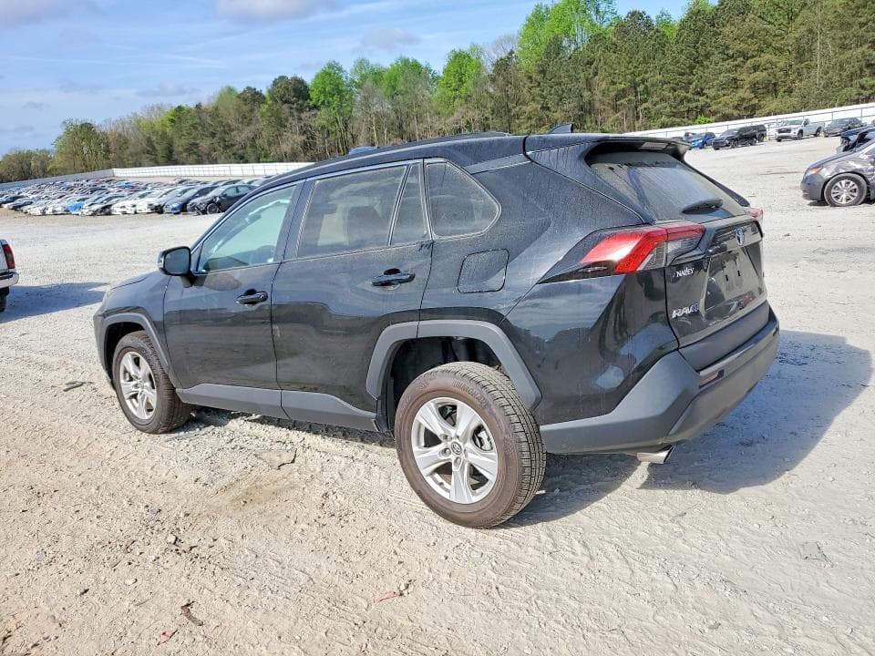2021 TOYOTA RAV4 XLE 2