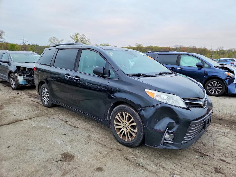 2020 TOYOTA SIENNA XLE 8-PASSENGER 4