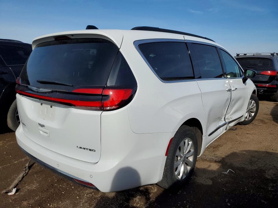 2023 CHRYSLER PACIFICA LIMITED 3