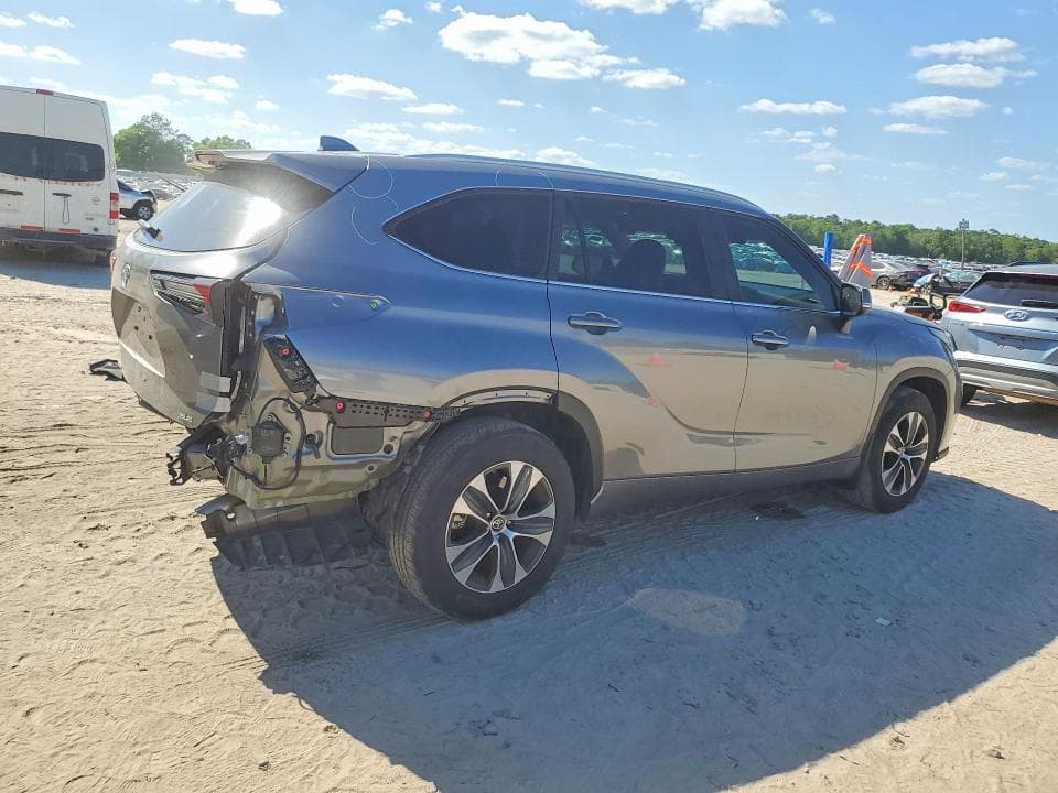 2025 TOYOTA HIGHLANDER XLE 3