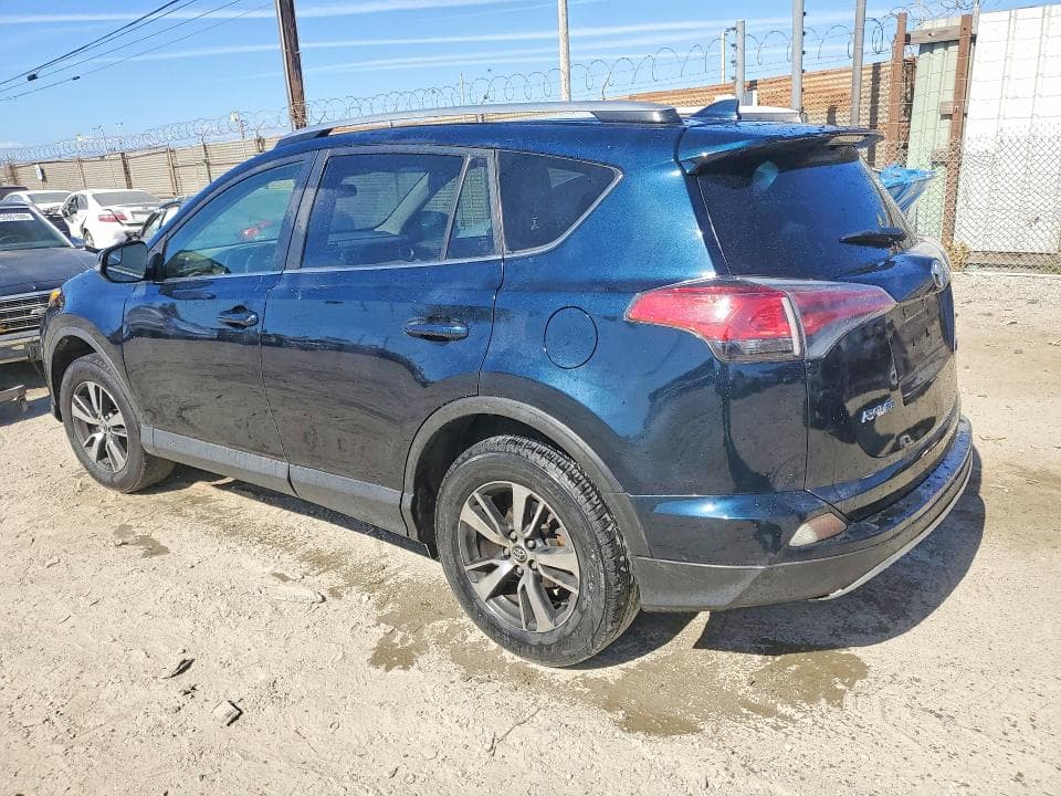 2017 TOYOTA RAV4 XLE 2