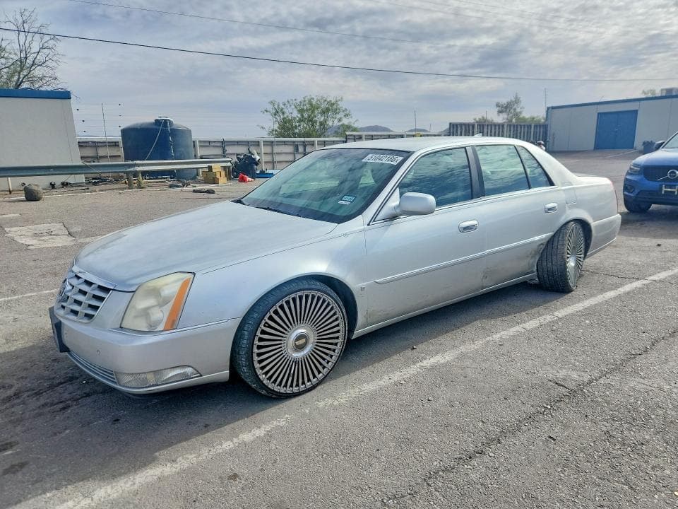 2009 CADILLAC DTS - 1