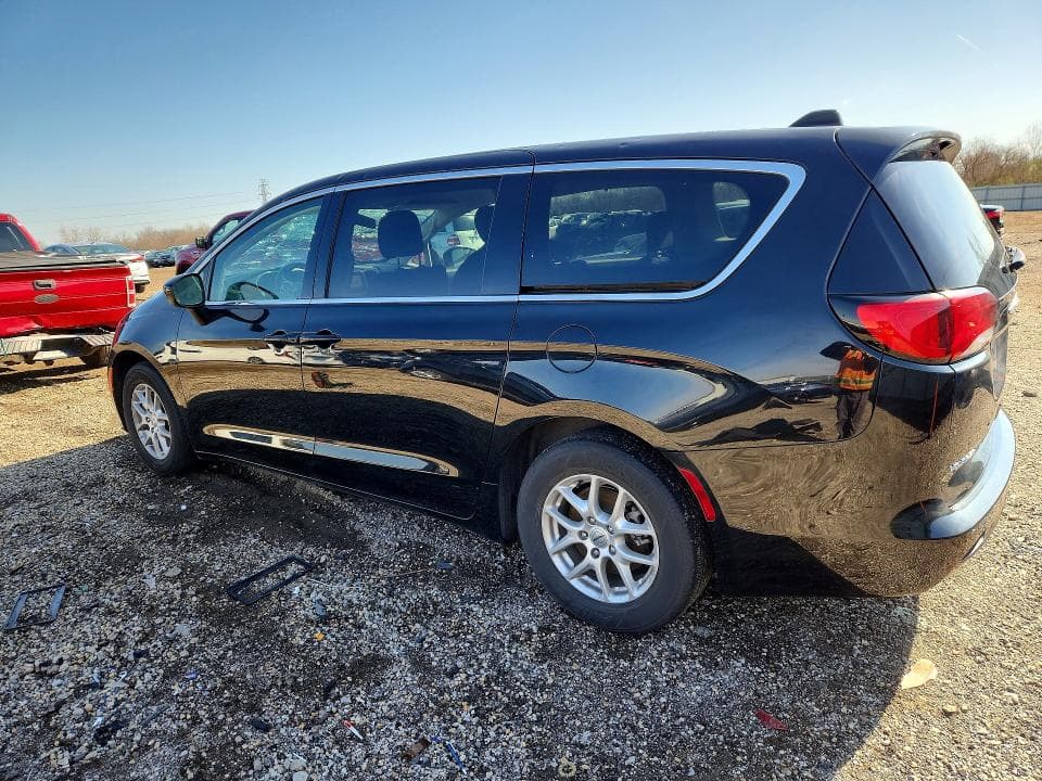 2022 CHRYSLER VOYAGER LX 2
