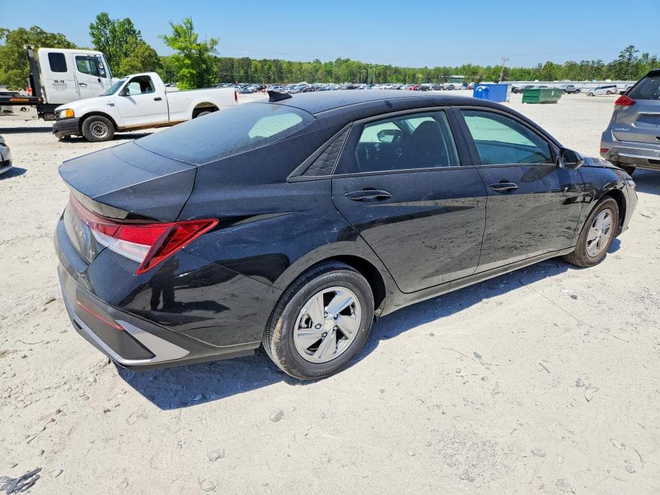 2026 HYUNDAI ELANTRA SE 3