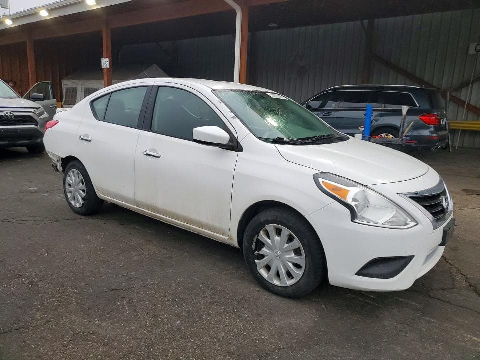 2017 NISSAN VERSA 1.6 SV 4