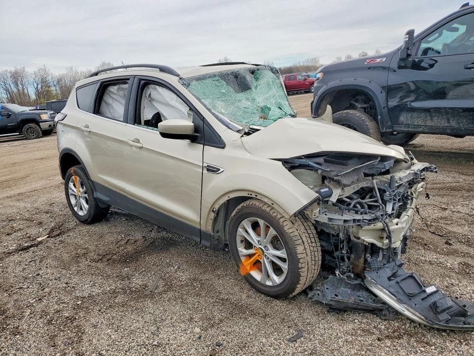 2017 FORD ESCAPE SE 4