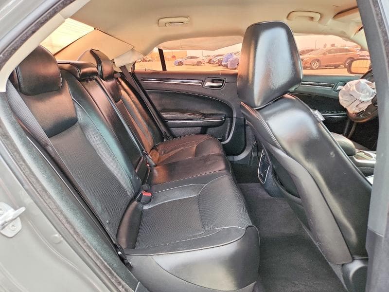 2018 CHRYSLER 300 LIMITED 10