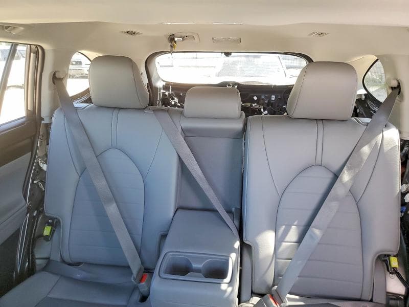 2025 TOYOTA HIGHLANDER XLE 10