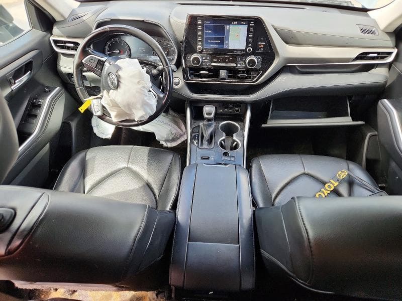 2021 TOYOTA HIGHLANDER XLE 8