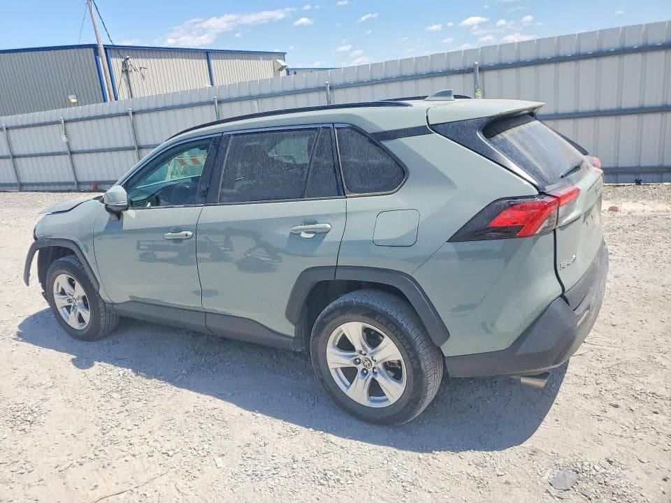 2021 TOYOTA RAV4 XLE 2