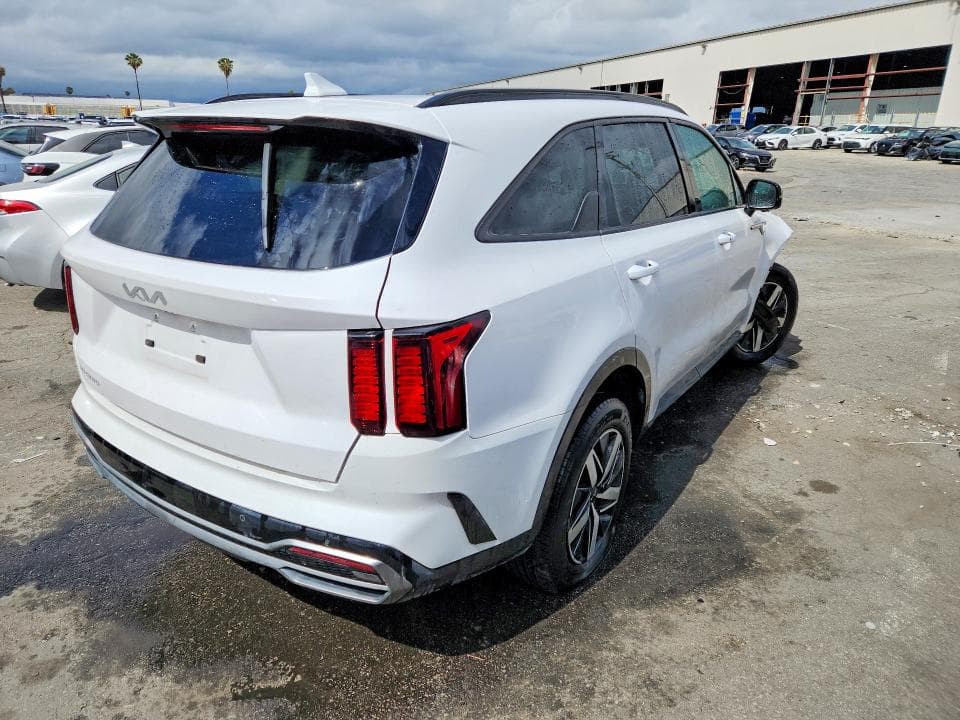 2023 KIA SORENTO S 3