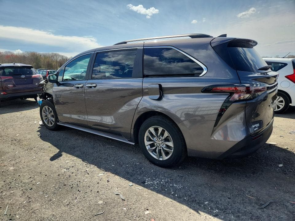 2024 TOYOTA SIENNA XLE 7-PASSENGER 2