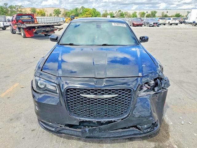 2019 CHRYSLER 300 S 5