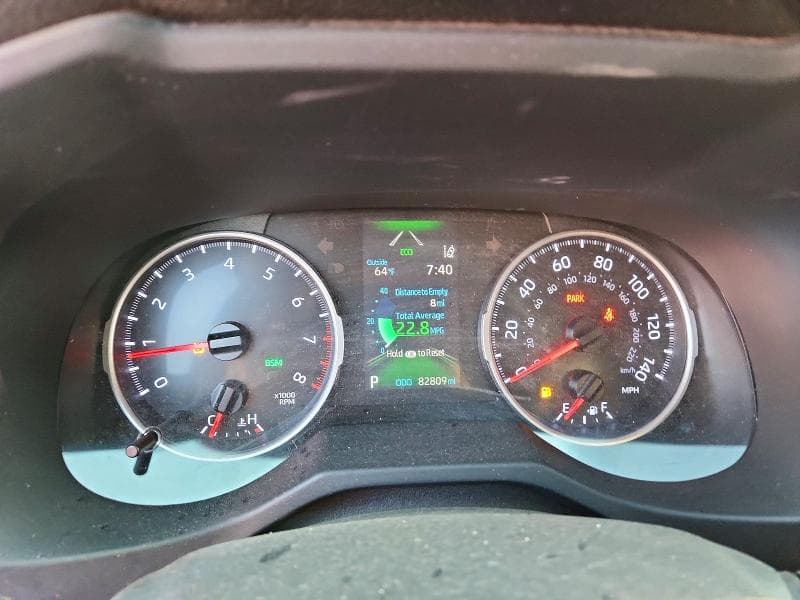 2019 TOYOTA RAV4 XLE 9