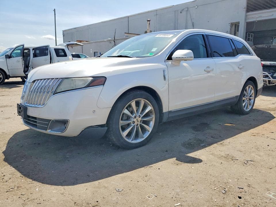 2011 LINCOLN MKT - 1