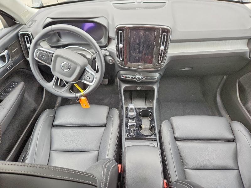 2024 VOLVO XC40 PLUS 8