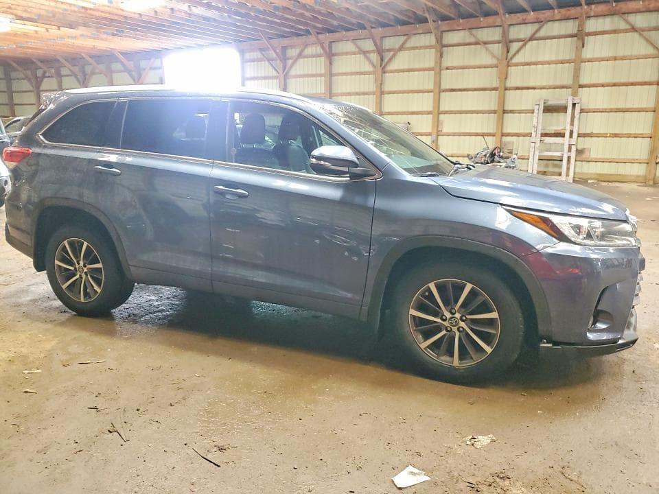 2017 TOYOTA HIGHLANDER XLE 4