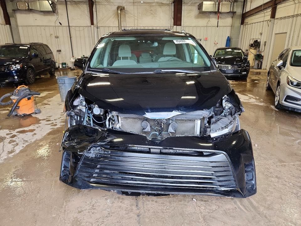 2020 TOYOTA SIENNA LE 5