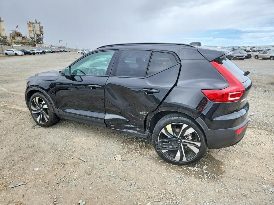 2024 VOLVO XC40 PLUS 2