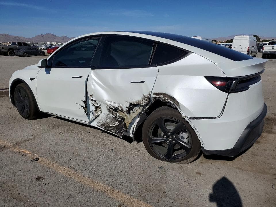 2026 TESLA MODEL Y 2