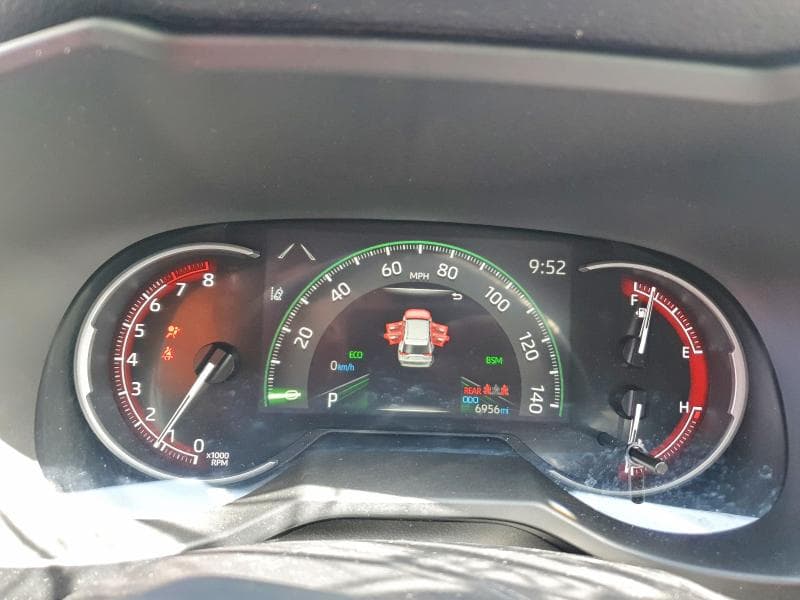 2024 TOYOTA RAV4 XLE 9