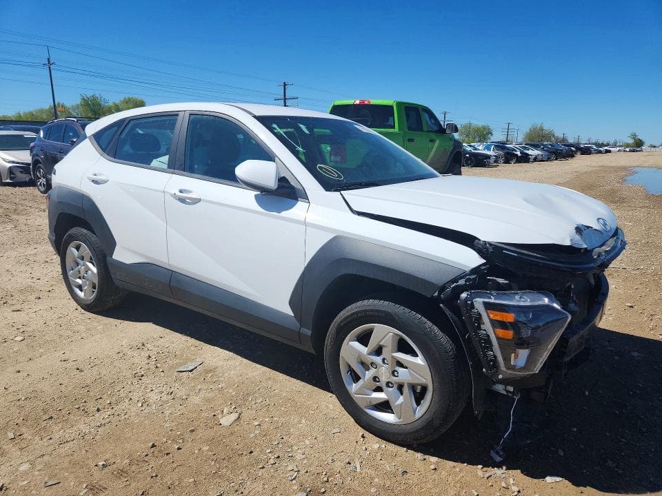 2024 HYUNDAI KONA SE 4
