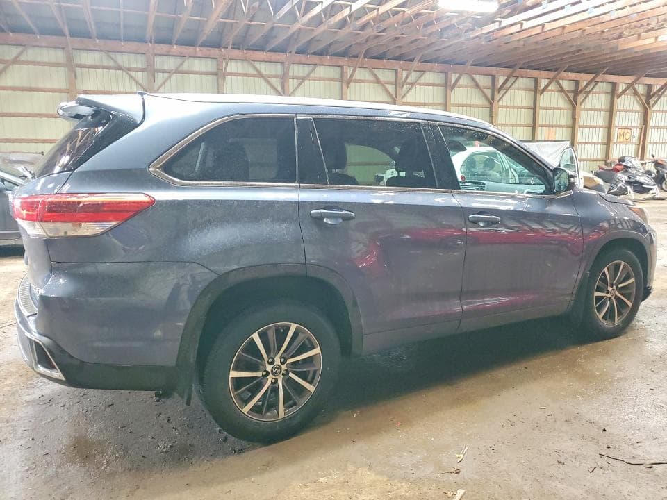 2017 TOYOTA HIGHLANDER XLE 3