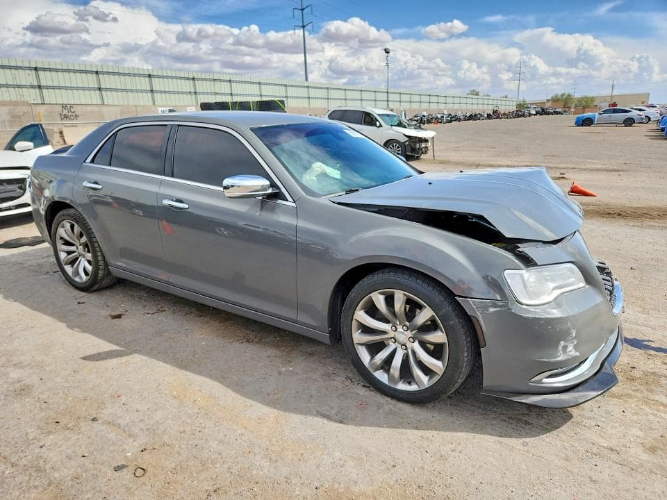 2018 CHRYSLER 300 LIMITED 4