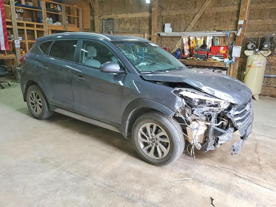 2017 HYUNDAI TUCSON SE 4
