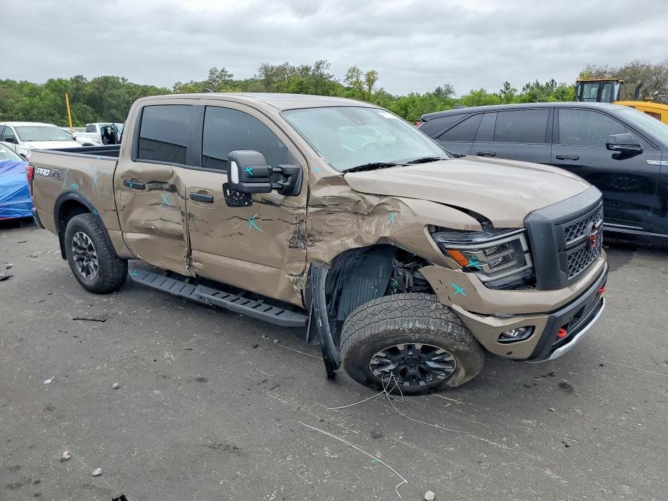 2024 NISSAN TITAN PRO-4X 4