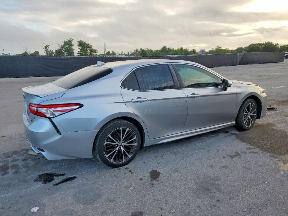 2020 TOYOTA CAMRY SE 3