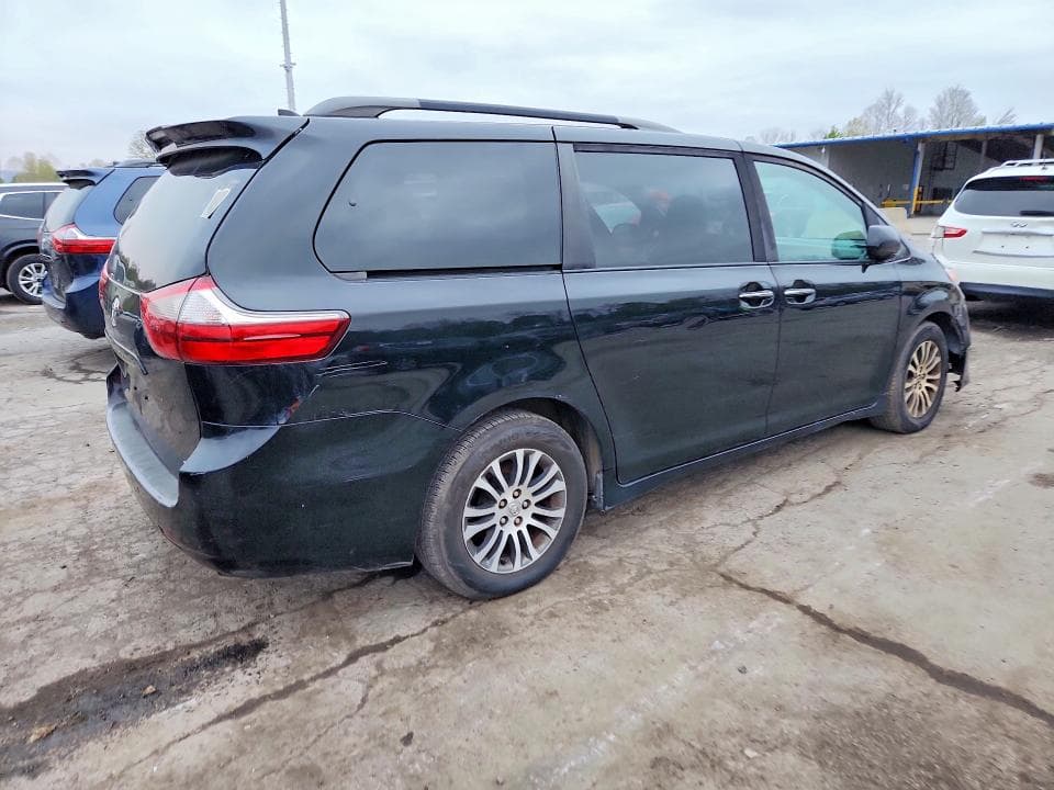2020 TOYOTA SIENNA XLE 8-PASSENGER 3