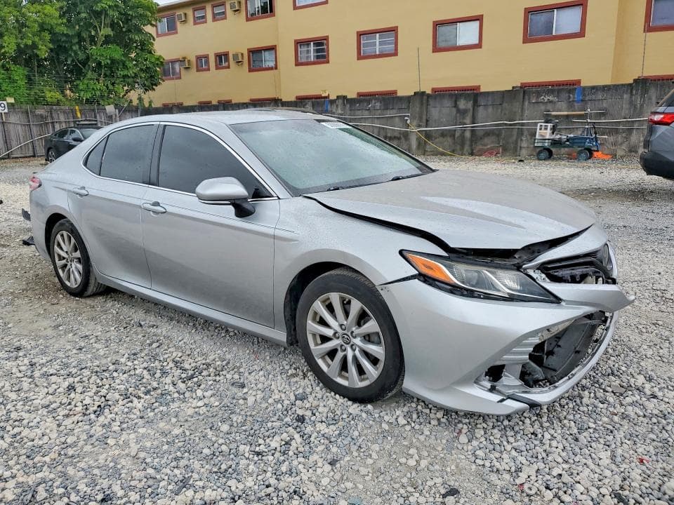 2018 TOYOTA CAMRY LE 4