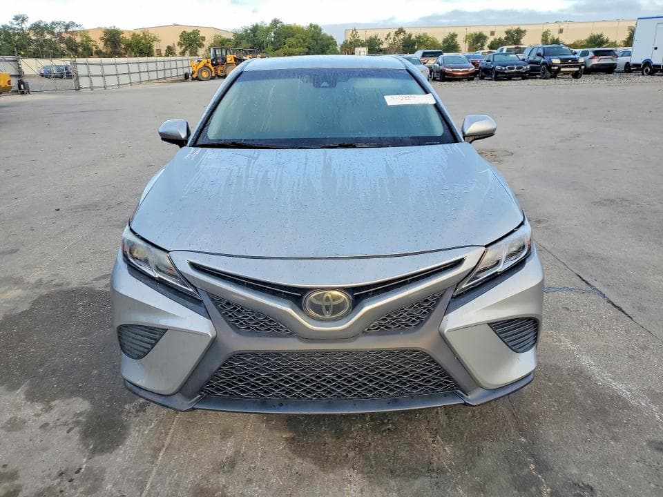 2020 TOYOTA CAMRY SE 5