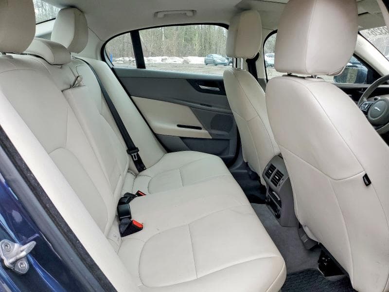2017 JAGUAR XE PREMIUM 19