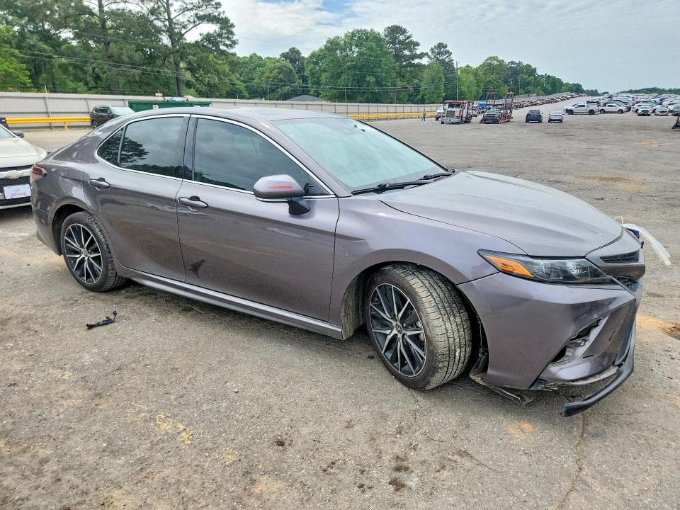 2021 TOYOTA CAMRY SE 4