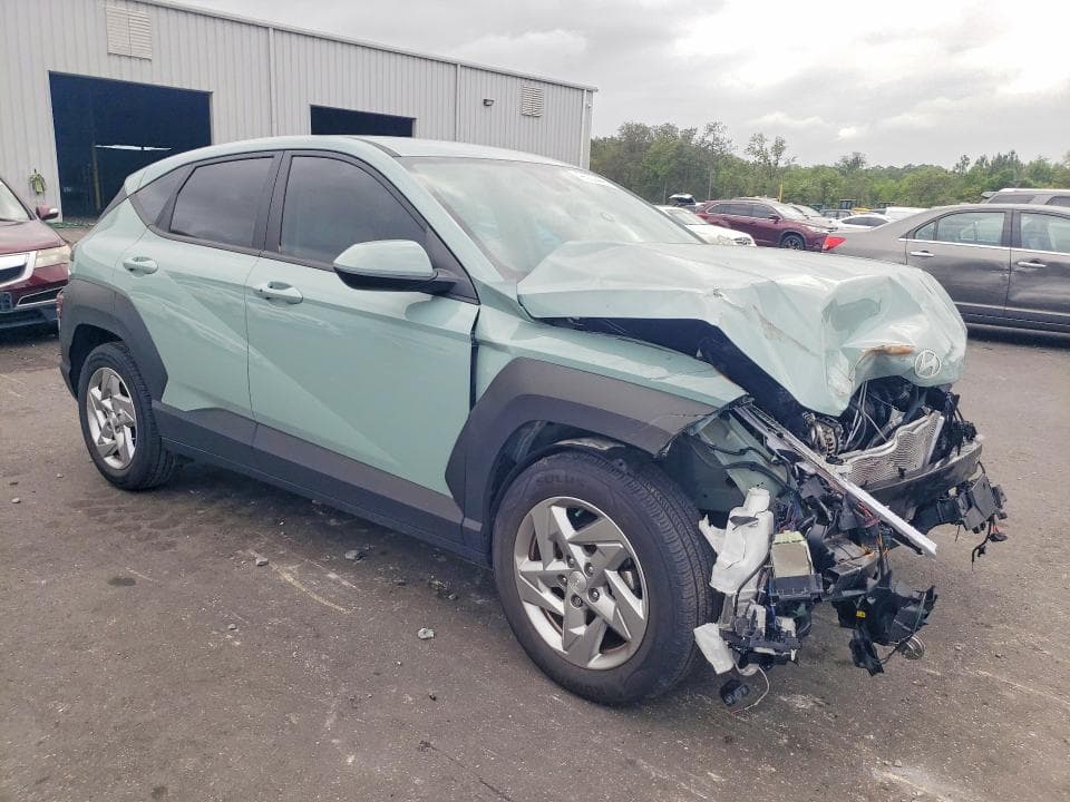 2024 HYUNDAI KONA SE 4