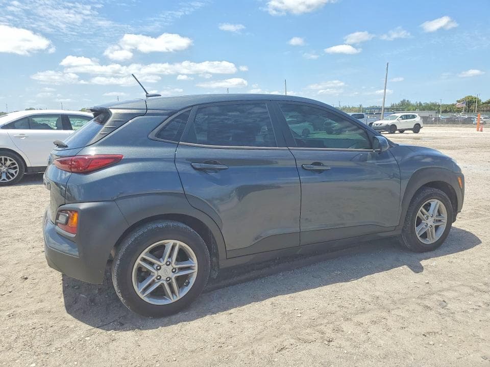 2021 HYUNDAI KONA SE 3
