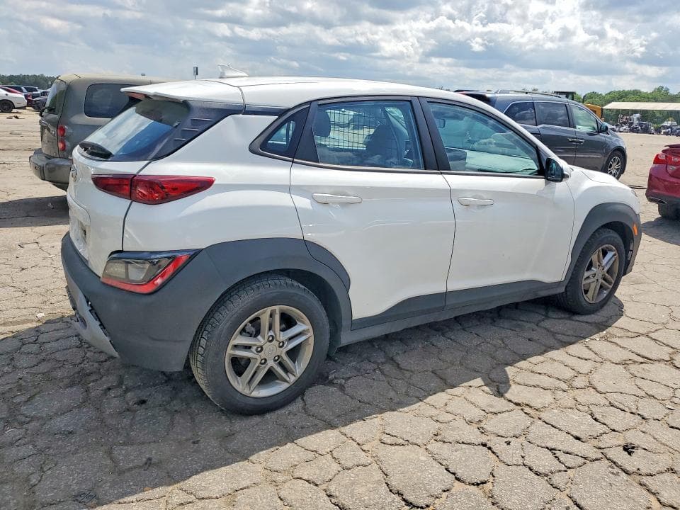 2023 HYUNDAI KONA SE 3