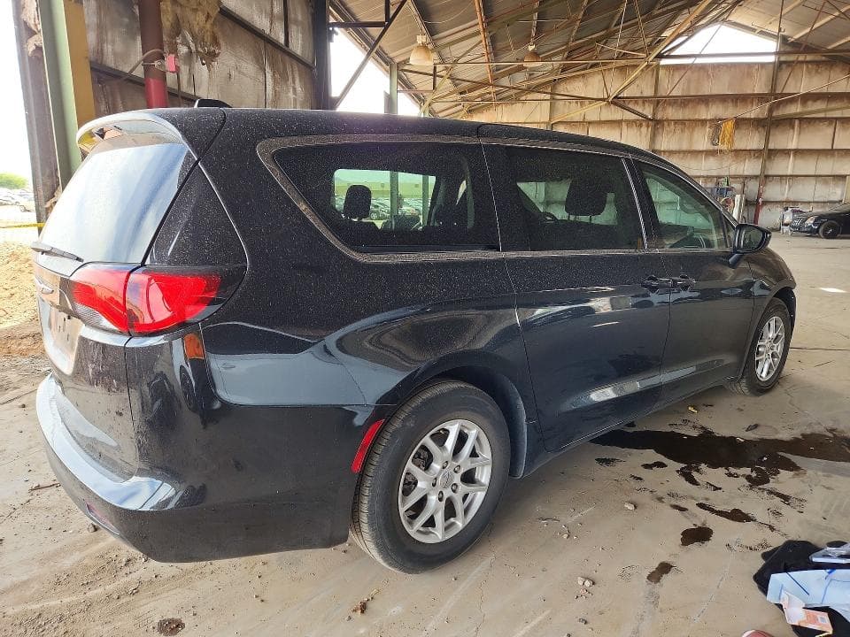 2023 CHRYSLER VOYAGER LX 3