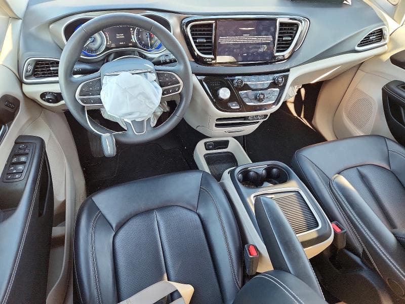 2024 CHRYSLER PACIFICA TOURING L 8
