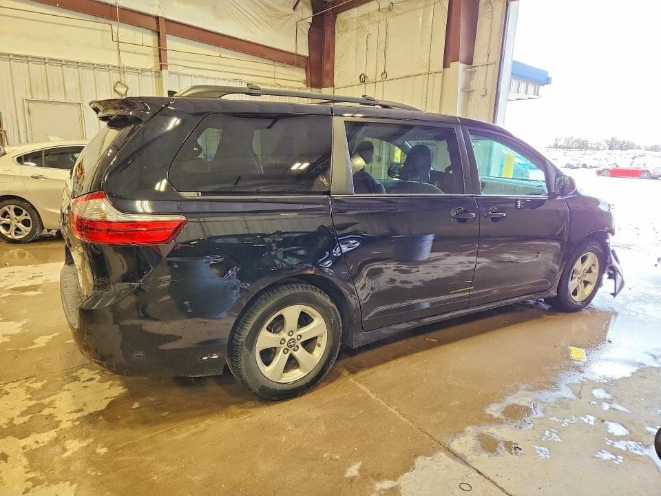 2020 TOYOTA SIENNA LE 3