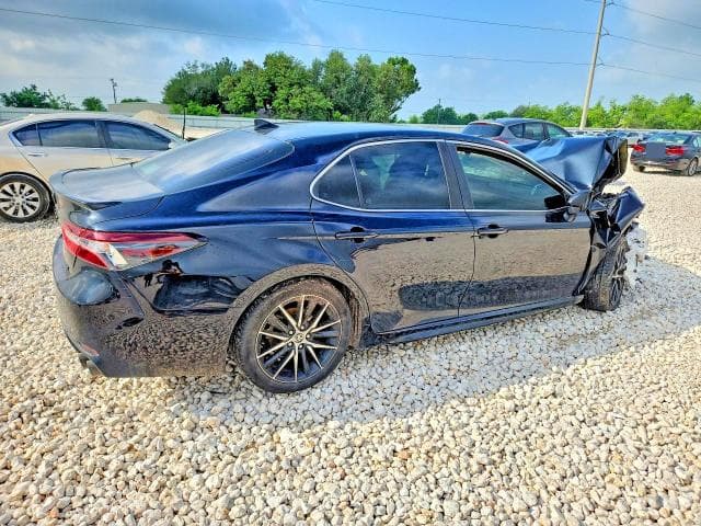 2022 TOYOTA CAMRY SE 3